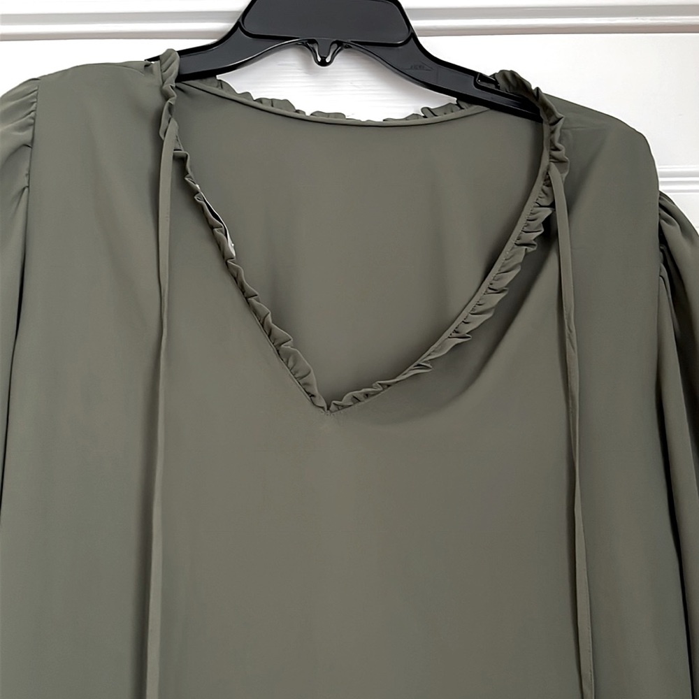 PRETTY GREEN TOP - Picture 3 of 3